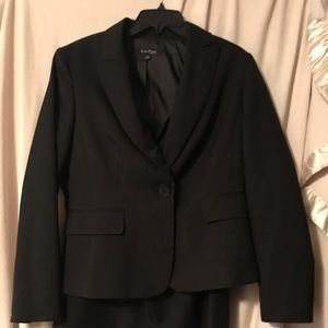 Evan Picone Black 2 piece jacket and skirt size 12